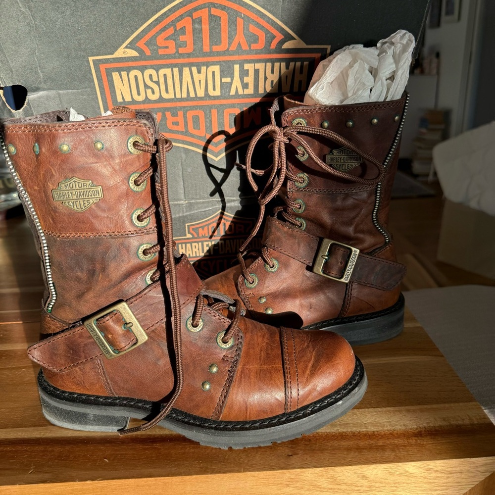 Brand new , never used. Harley davidson leather boots. Sturdy and comfortable.